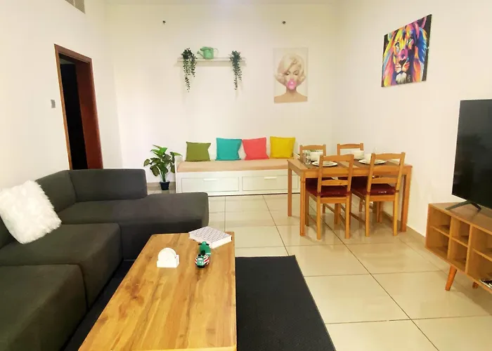 Lovely Dubai Marina Apt - Partial Sea View